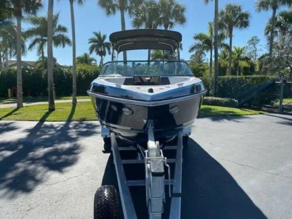 Slide: The Image of Regal 2500 Bowrider 2016 - 9