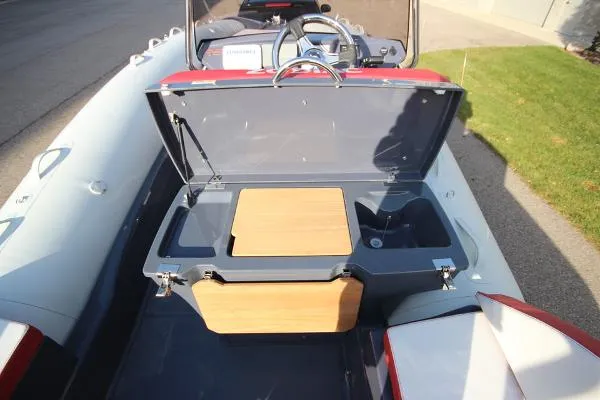 Slide: The Image of Zodiac N-ZO 680 RS NEO DEMO 300hp In Stock 2020 - 9