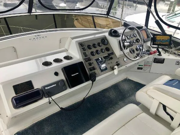 Slide: The Image of Carver Yachts 406 Motor Yacht 2002 - 7
