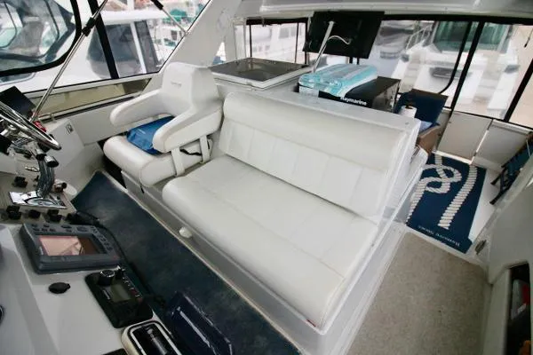 Slide: The Image of Carver Yachts 406 Motor Yacht 2002 - 9