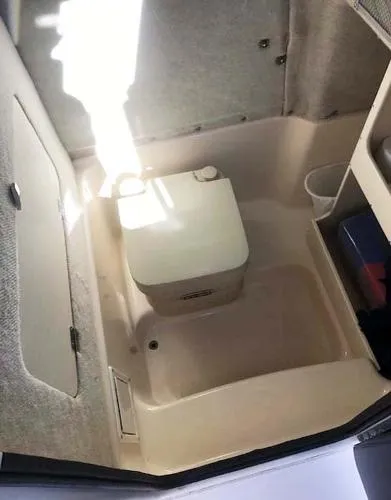 Slide: The Image of Grady-White 263 Chase Center Console 1995 - 7