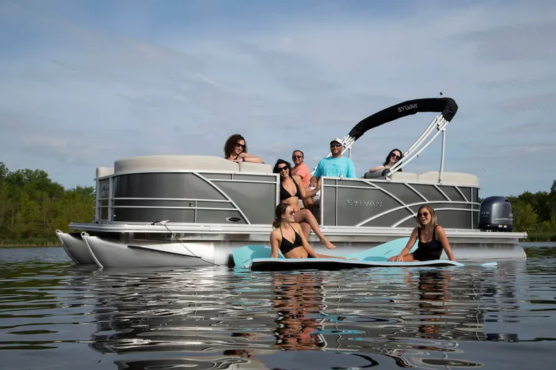 The Image of Sylvan Mirage 8520 LZ 2026 on a lake with happy people. - 0