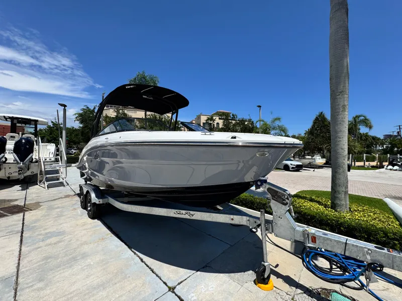 Slide: The Image of Sea Ray SPX 210 Outboard 2026 - 2