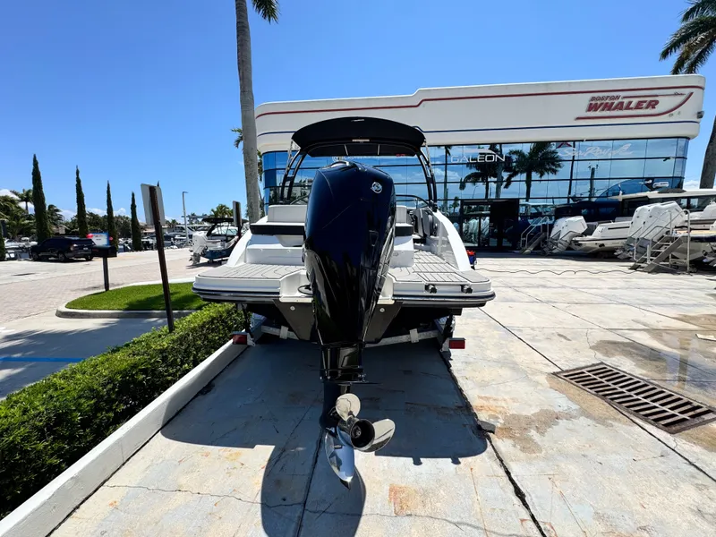 Slide: The Image of Sea Ray SPX 210 Outboard 2026 - 7