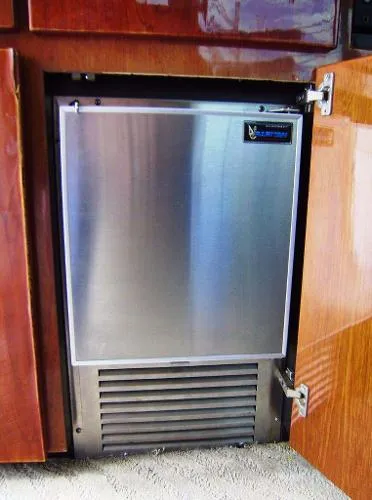 Slide: The Image of Egg Harbor 43 Sport Yacht 2005 - 9