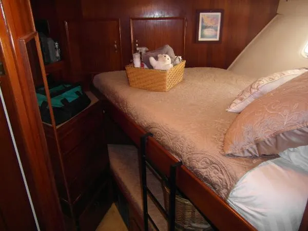 Slide: The Image of Hatteras 61 Motor Yacht 1980 - 10