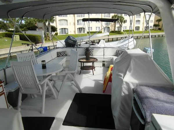 Slide: The Image of Hatteras 61 Motor Yacht 1980 - 2