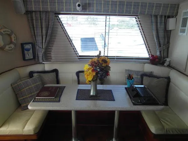 Slide: The Image of Hatteras 61 Motor Yacht 1980 - 6