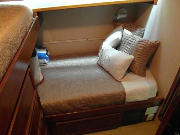 Slide: The Image of Hatteras 61 Motor Yacht 1980 - 9