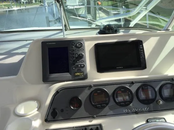 Slide: The Image of Wellcraft 29 Costal 2004 - 9