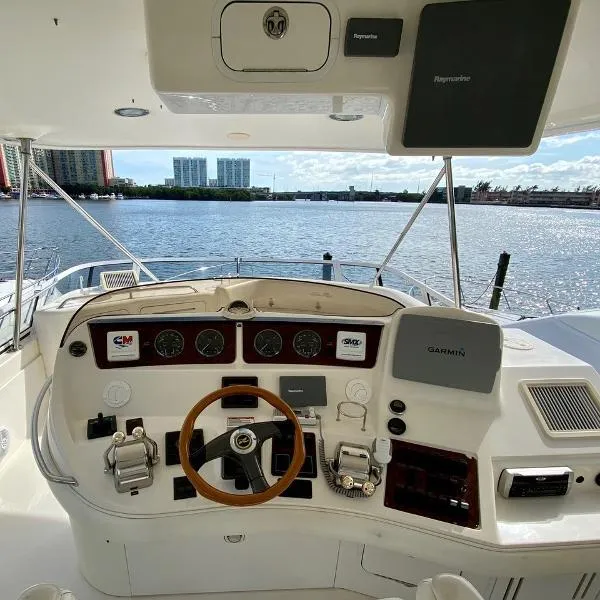 Slide: The Image of Sea Ray Sedan Bridge 2003 - 3