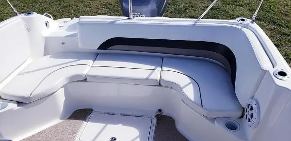 Slide: The Image of Hurricane SunDeck Sport 231 OB 2011 - 5