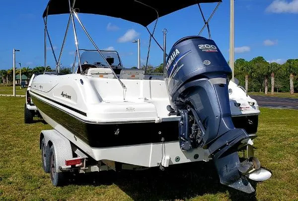 Slide: The Image of Hurricane SunDeck Sport 231 OB 2011 - 8