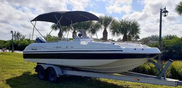 Slide: The Image of Hurricane SunDeck Sport 231 OB 2011 - 9