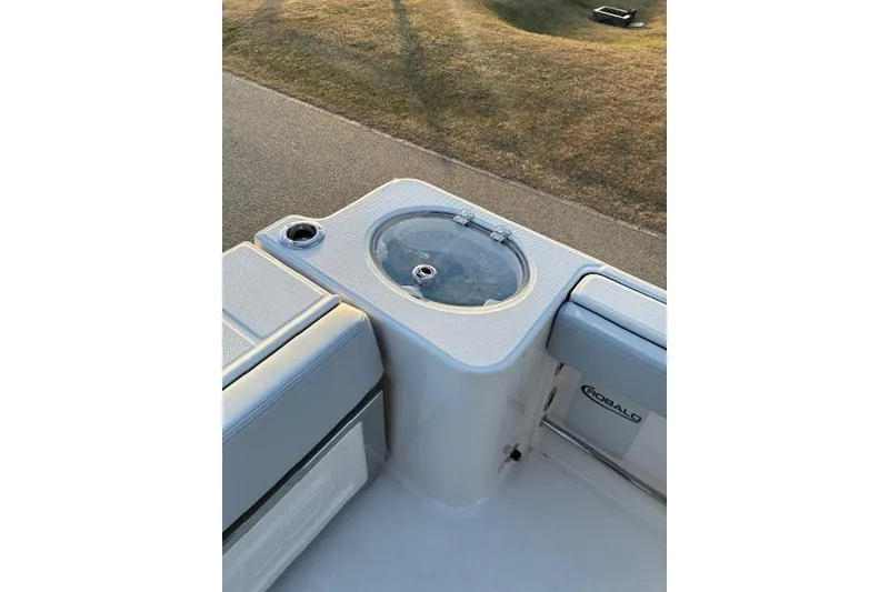 Slide: The Image of Robalo R230 Center Console 2026 with livewell detail view. - 15