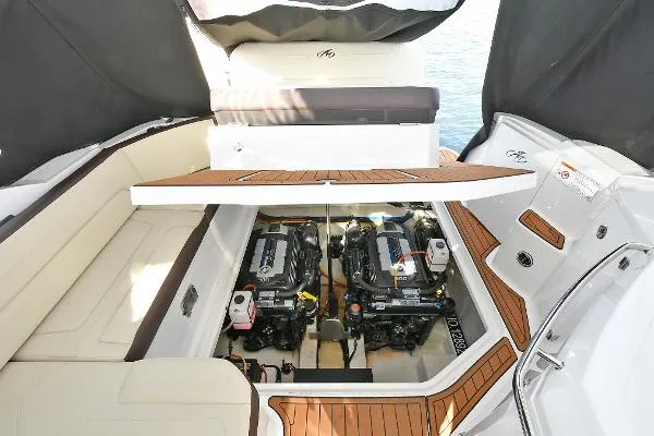 Slide: The Image of Monterey 335 Sport Yacht 2018 - 10