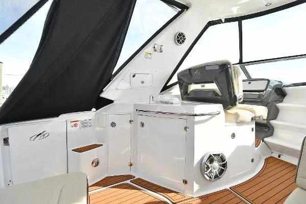 Slide: The Image of Monterey 335 Sport Yacht 2018 - 11