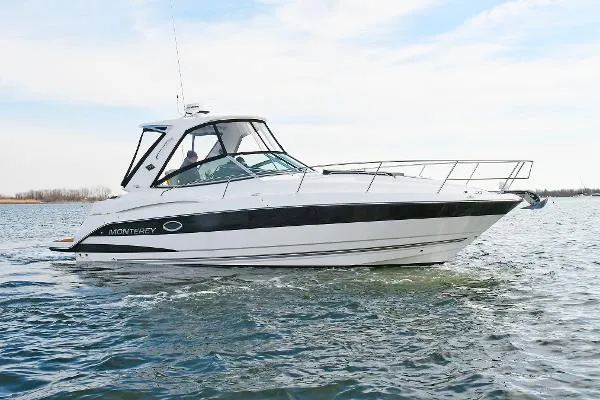 Slide: The Image of Monterey 335 Sport Yacht 2018 - 4