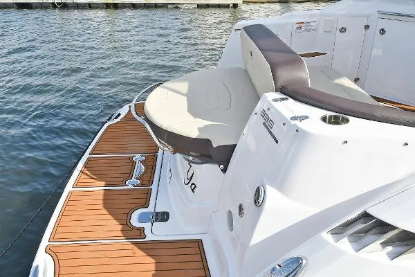 Slide: The Image of Monterey 335 Sport Yacht 2018 - 7