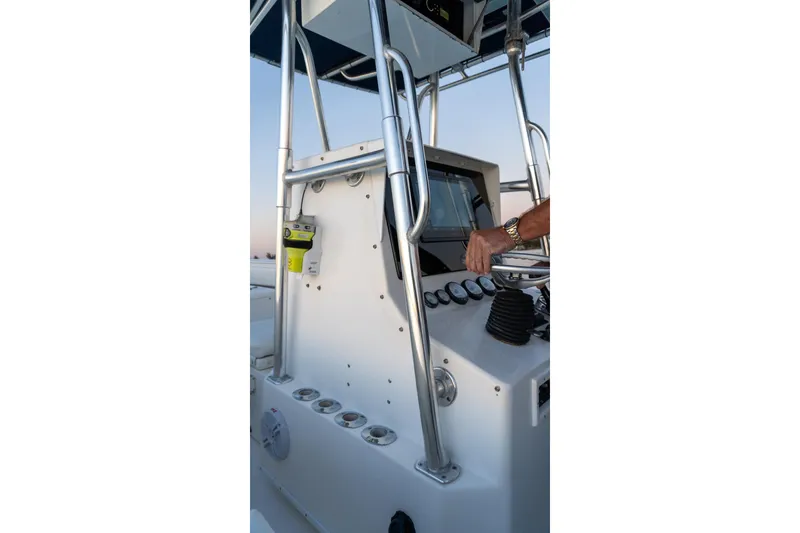 Slide: The Image of 2005 Contender 27 Tournament boat console with gauges and steering wheel. - 22