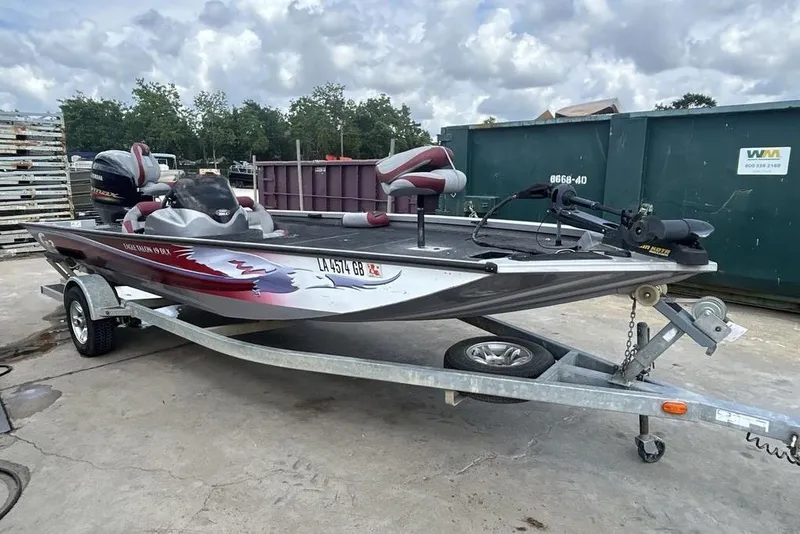 The Image of 2014 G3 Eagle Talon 19 DLX boat on trailer, parked outdoors. - 0
