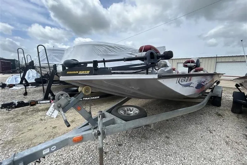 Slide: The Image of 2014 G3 Eagle Talon 19 DLX boat on trailer, outdoor storage, cloudy sky. - 3