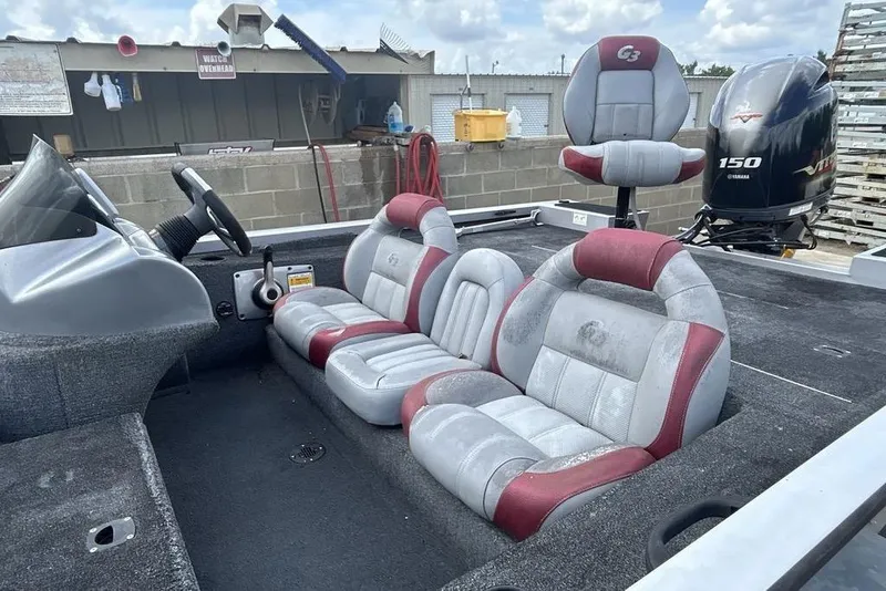 Slide: The Image of 2014 G3 Eagle Talon 19 DLX boat interior with red and gray seating, Yamaha 150 engine. - 5