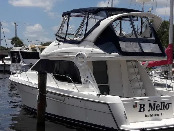 Slide: The Image of Bayliner 3788 Command Bridge Motoryacht 2002 - 1