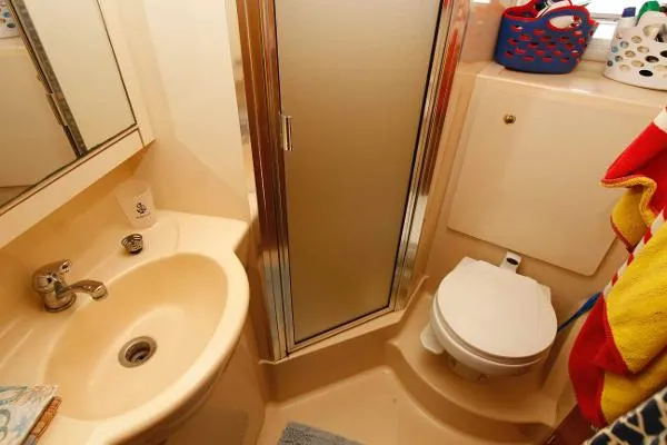 Slide: The Image of Bayliner 3788 Command Bridge Motoryacht 2002 - 11