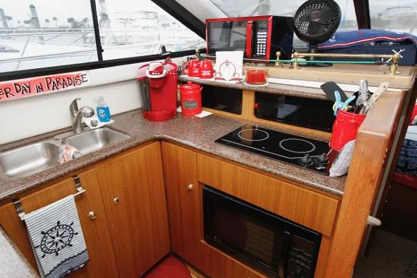 Slide: The Image of Bayliner 3788 Command Bridge Motoryacht 2002 - 6