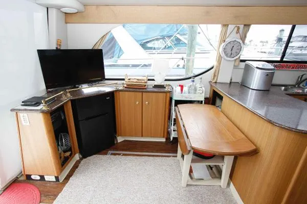 Slide: The Image of Bayliner 3788 Command Bridge Motoryacht 2002 - 7