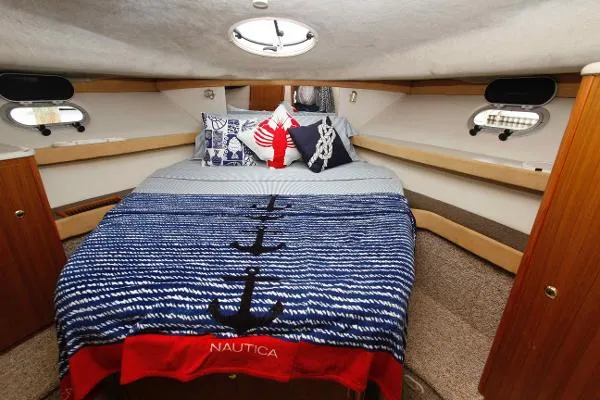 Slide: The Image of Bayliner 3788 Command Bridge Motoryacht 2002 - 9