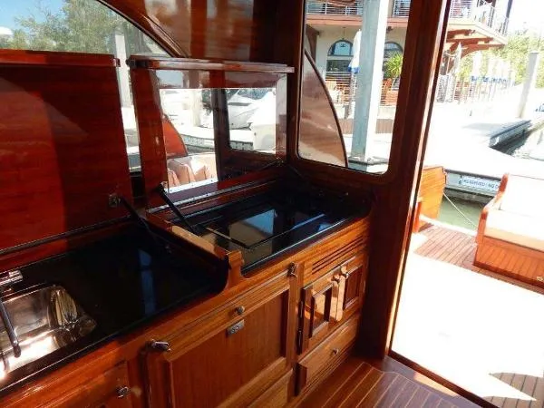 Slide: The Image of Windsor Craft by Vicem Yacht 40' Hardtop 2009 - 4