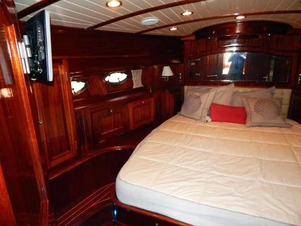 Slide: The Image of Windsor Craft by Vicem Yacht 40' Hardtop 2009 - 6