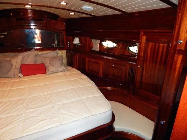 Slide: The Image of Windsor Craft by Vicem Yacht 40' Hardtop 2009 - 7
