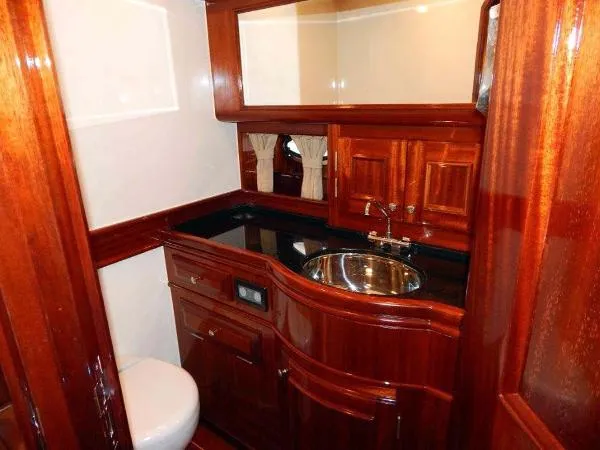 Slide: The Image of Windsor Craft by Vicem Yacht 40' Hardtop 2009 - 8