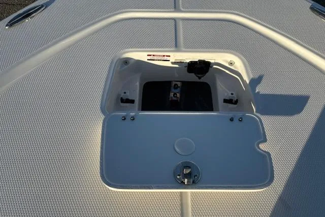 Slide: The Image of Robalo 226 Cayman 2026 boat hatch on deck. - 7