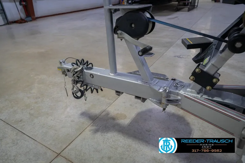 Slide: The Image of 2016 Bass Cat Cougar trailer hitch in a showroom, featuring Reeder Trausch Marine branding. - 59