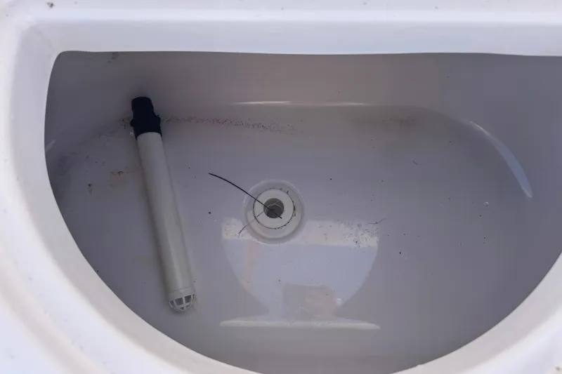 Slide: The Image of Livewell interior of 2001 Pro-Line 30 Express boat, featuring a drain and aerator tube. - 37