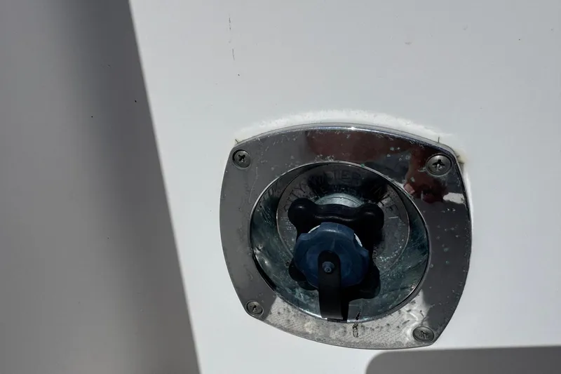 Slide: The Image of Fuel cap on a 2001 Pro-Line 30 Express boat. - 55