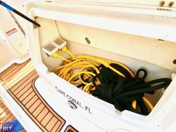 Slide: The Image of Monterey 302 Cruiser 2006 - 9