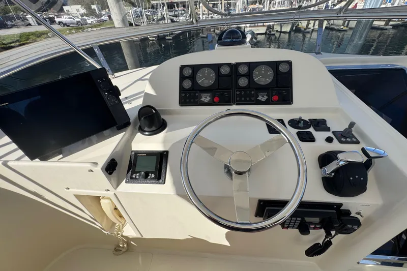 Slide: The Image of Helm of 2002 Hampton 550 yacht with steering wheel and navigation instruments. - 18