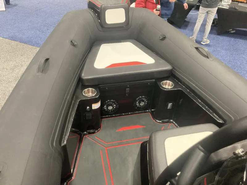 Slide: The Image of Highfield Velox 560 2026 - 15