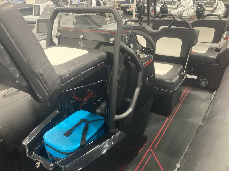 Slide: The Image of Highfield Velox 560 2026 - 8