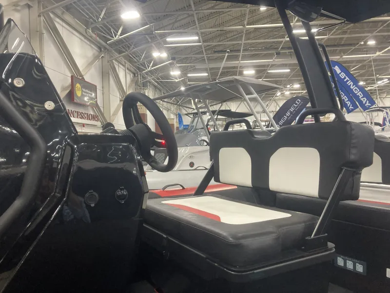 Slide: The Image of Highfield Velox 560 2026 - 10