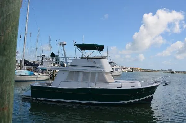 Slide: The Image of Mainship Trawler 2000 - 1