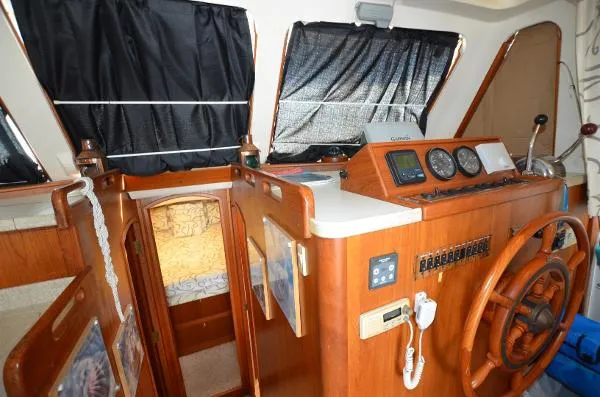 Slide: The Image of Mainship Trawler 2000 - 8