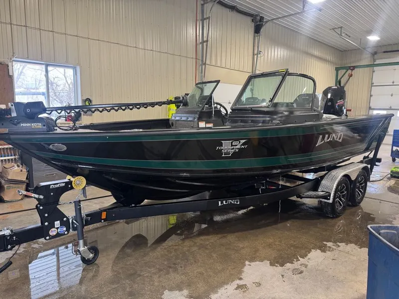 The Image of 2026 Lund Pro-V 2075 Sport boat in a workshop. - 1