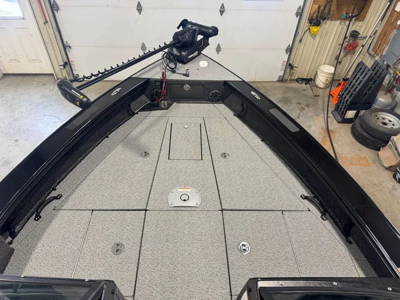 Slide: The Image of Lund Pro-V 2075 Sport 2026 inside a garage. - 10