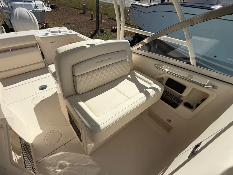 Slide: The Image of Grady-White Freedom 307 2026 - 6